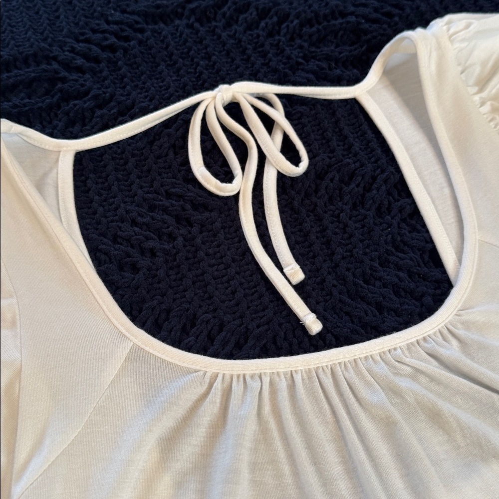 Gap flutter sleeve white women’s top size medium - Picture 3 of 9